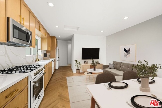 Building Photo - 6327 Babcock Ave