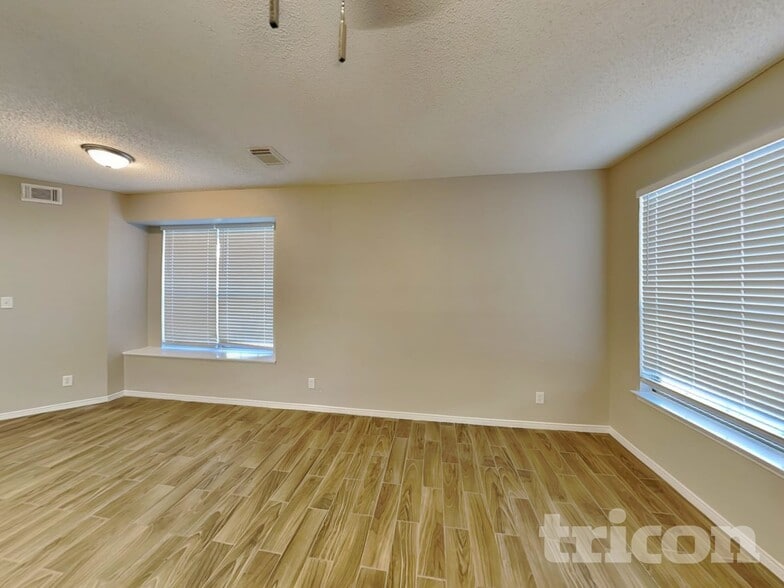 Building Photo - 317 Meandering Way Ct