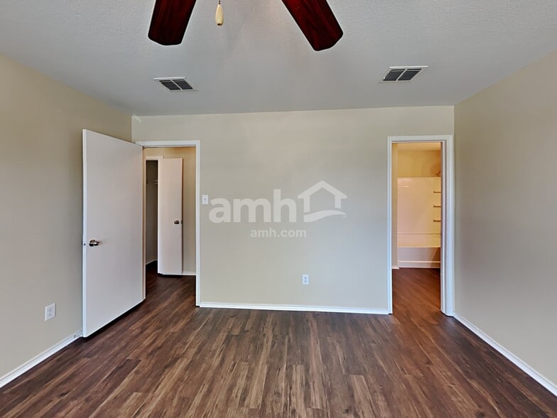 Building Photo - 1021 Bumble Bee Dr