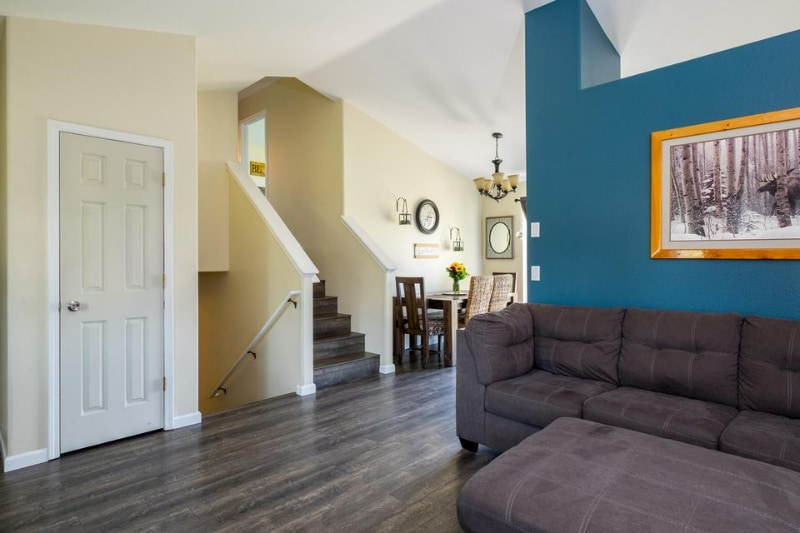 Building Photo - 700 W Bridle Ln