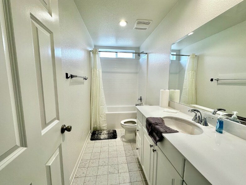 Building Photo - 20215 Patchfield Dr