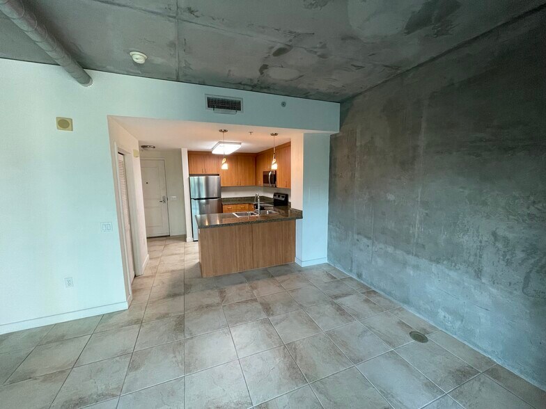 Building Photo - 1080 Park Blvd
