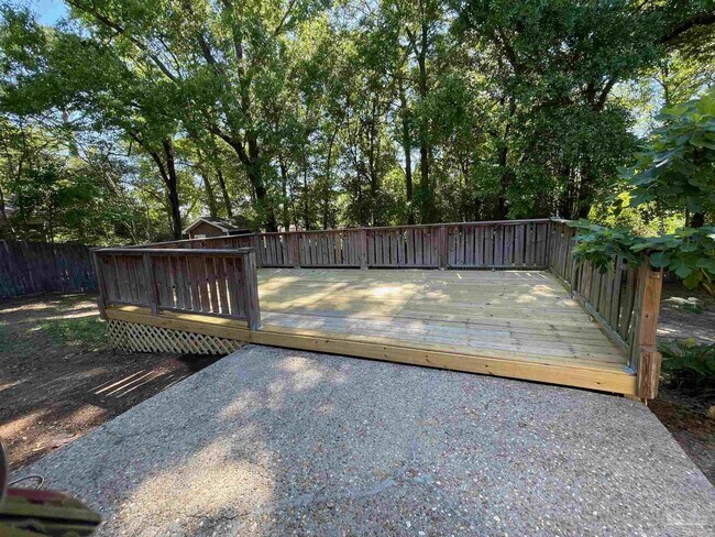 Building Photo - 4615 Gladstone Dr