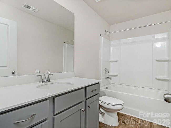 Building Photo - 15741 Country House St