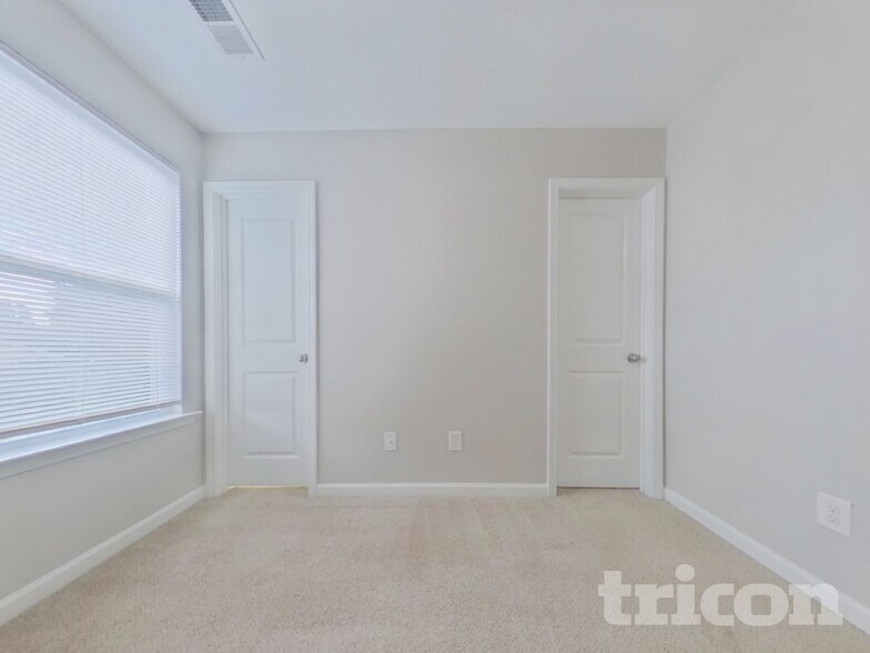 Building Photo - 323 Springwalk Ln