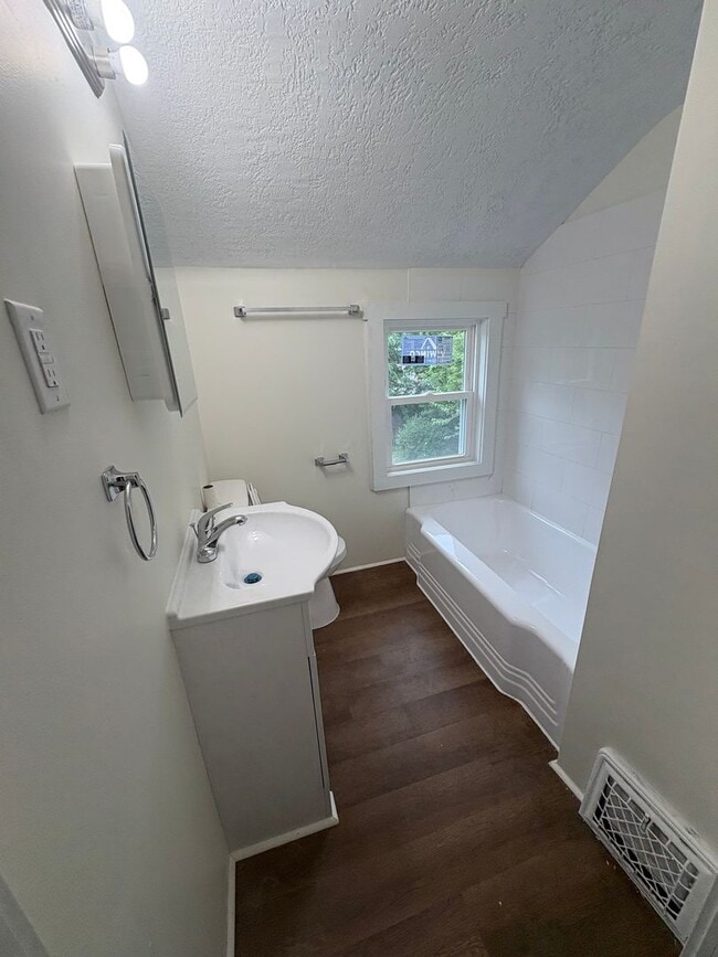 Building Photo - Available Now 2-story. 2 BR w/ Bonus Room
