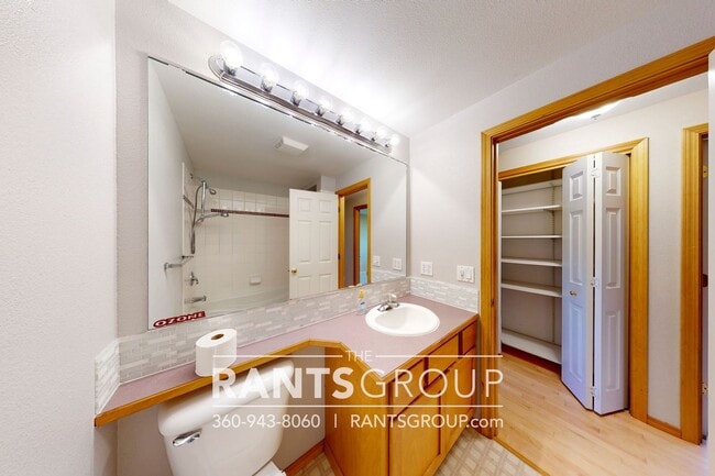 Building Photo - Recently updated 3-bed, 2-bath Rambler in Lacey!