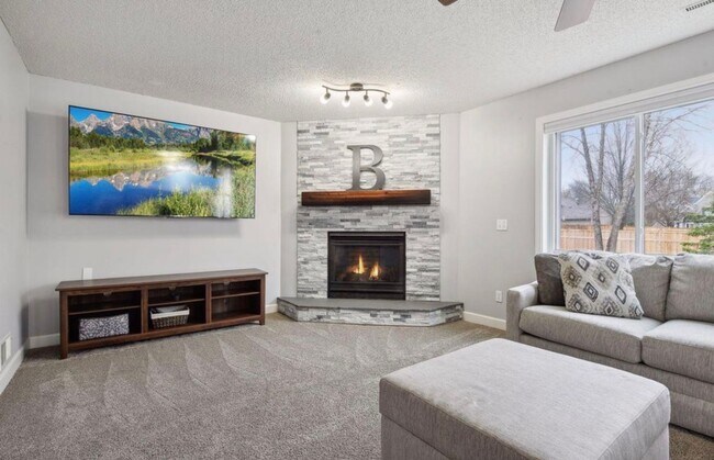 Building Photo - Beautiful Remodeled 5 Bedroom