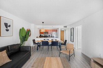 Building Photo - 1 SE 12th St