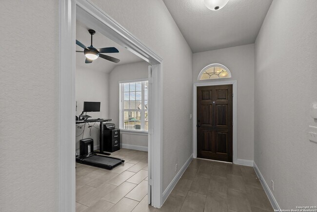 Building Photo - 1318 Tabuenfeld - Excellent, Clean Home, N...