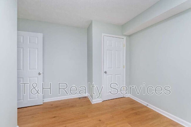 Building Photo - 326 Jefferson Ave