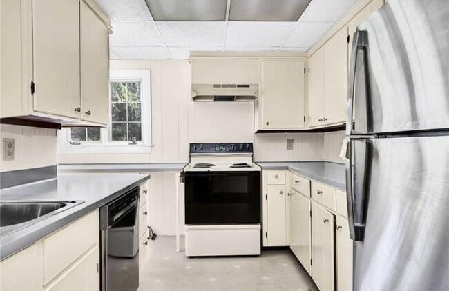 Building Photo - 84-84 Wampanoag Cir