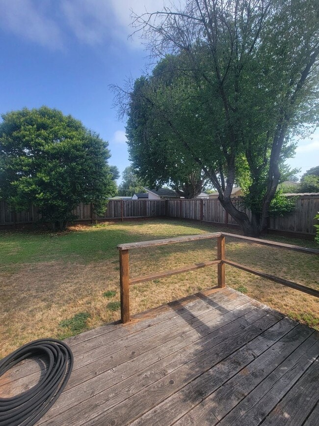 Building Photo - Charming 2 Bedroom, 1 Bathroom Home in San...