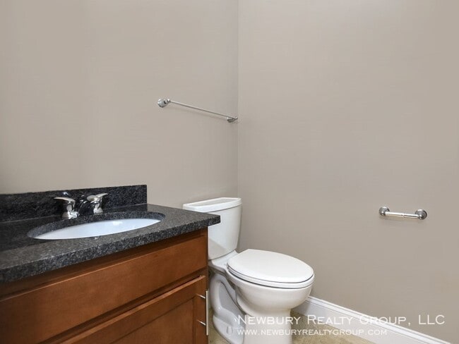 Building Photo - Banksville Place Townhomes