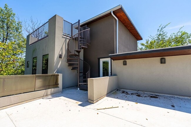 Building Photo - 308 Terrace Dr