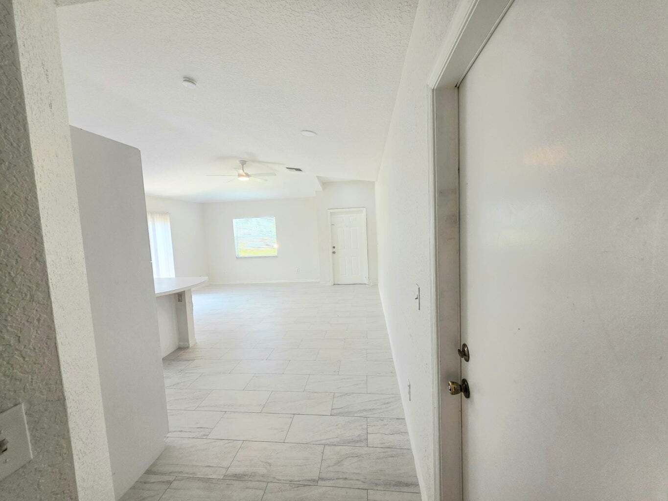 Building Photo - 569 E Ridge Cir N