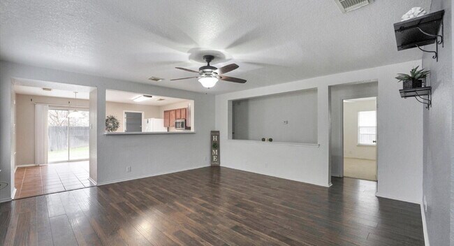 Building Photo - "Charming 3-Bedroom Oasis on Cherokee Blvd with 2 Full Baths – 1425 Sq Ft of Cozy Living in New B...