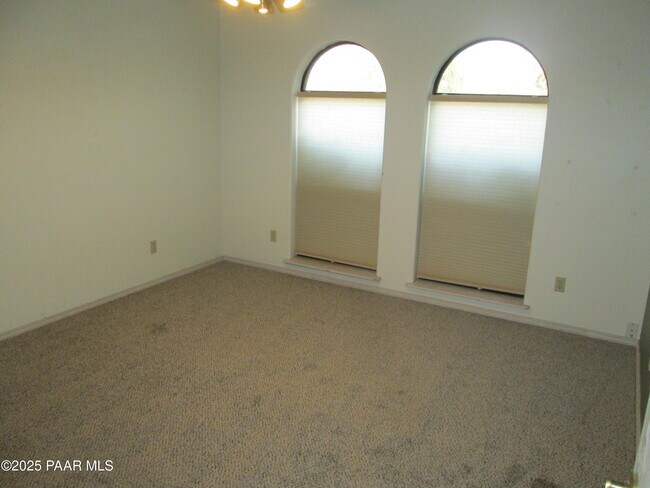 Building Photo - 7148 N Sunrise Vista