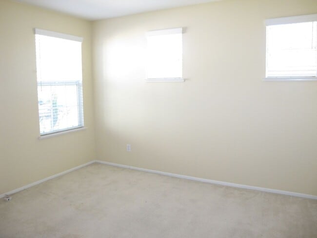 Building Photo - Four Bedroom Three Bathroom Home in Murrieta!