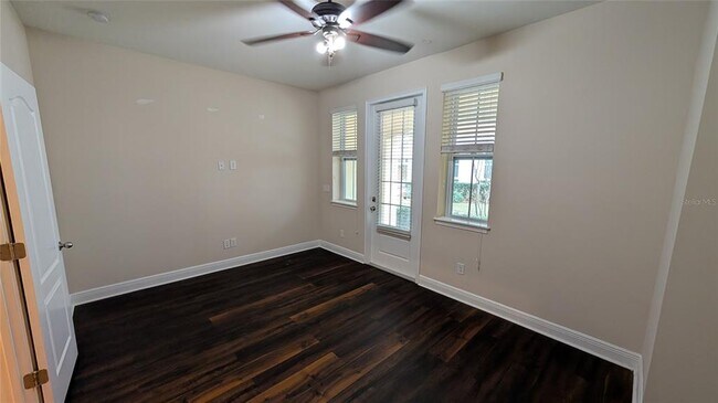 Building Photo - 584 Scotia Pl