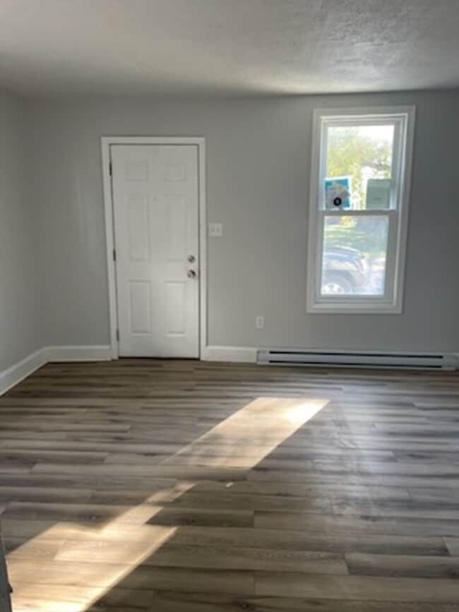 Building Photo - Charming & Updated 3-Bedroom Duplex with Modern Finishes in Hagerstown – Move-In Ready!