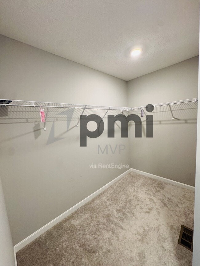 Building Photo - 5749 Shadowfair Ln