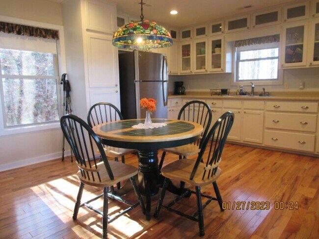 Building Photo - $1,500 - 2 Bedroom / 2 Bath Fully Furnished Cabin with an Amazing View in the Pumpkintown Community