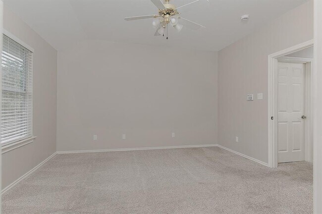 Building Photo - 11 Scenic Brook Ct