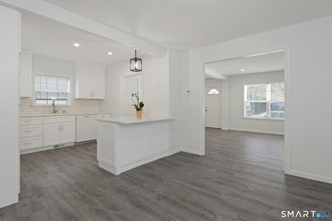 Building Photo - 377 Hope St