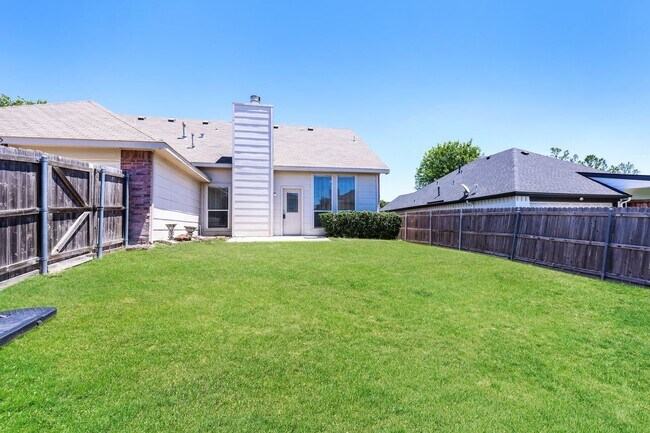 Building Photo - $1,995 4 Bed/2 Bath/2 Garage Ready for Move-in Rockwall Home in Highland Meadows