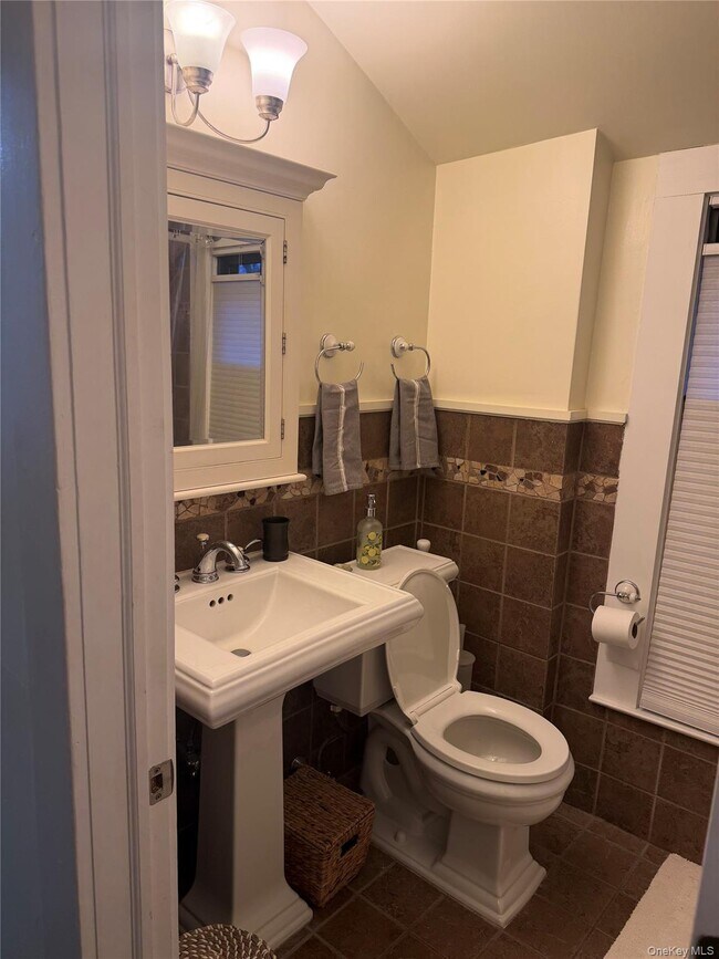 Building Photo - 51 Parkway Rd