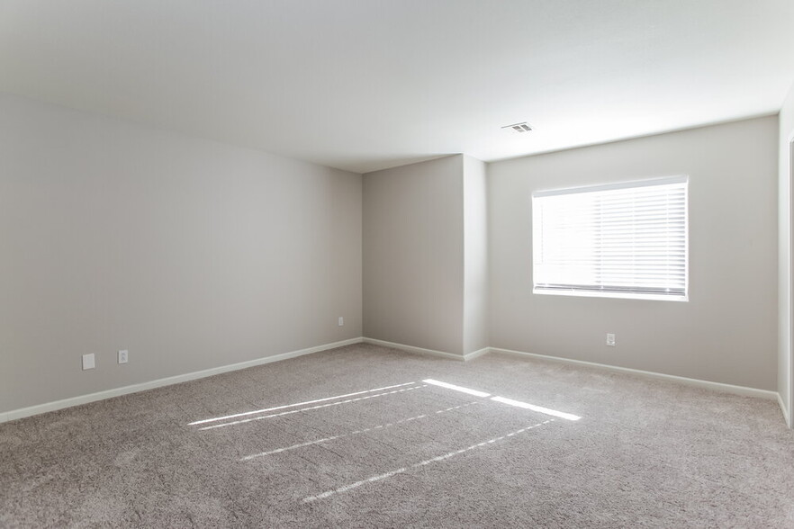 Building Photo - 5321 Clover Blossom Ct