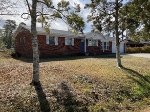 Building Photo - 225 Antoinette Dr