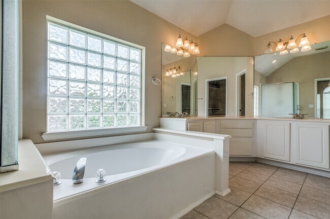 Building Photo - 2709 Sunhill Ct