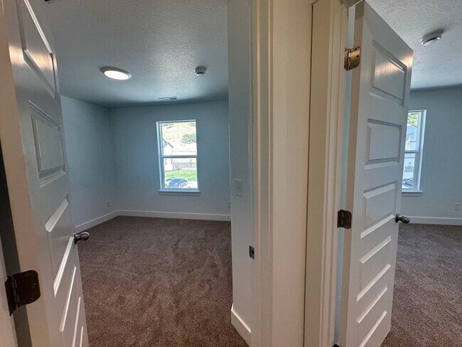 Building Photo - 5280 Acacia Dr