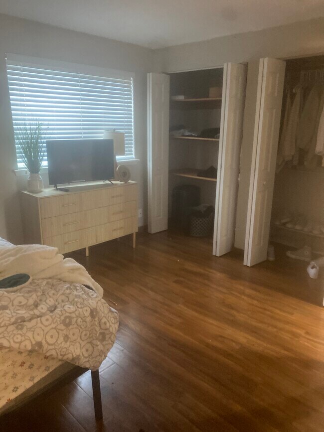 Building Photo - 20161 Vikings Crest NE