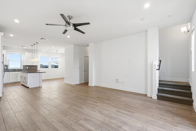 Building Photo - 820 N 8th Ave