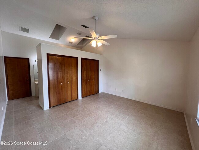 Building Photo - 818 7 Gables Cir SE