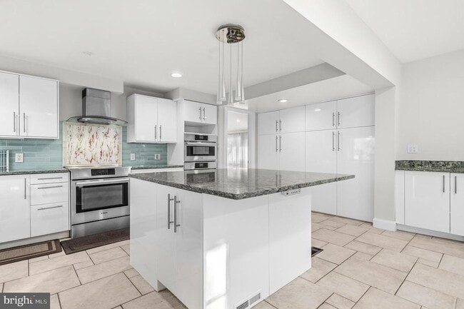 Building Photo - 9416 Holbrook Ln