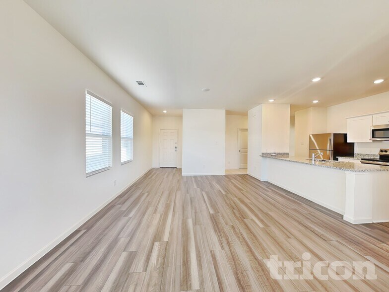 Building Photo - 12713 Big Rnch Rd