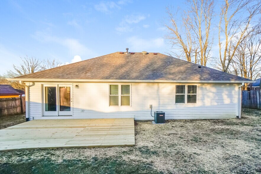 Building Photo - 703 Willow Ct