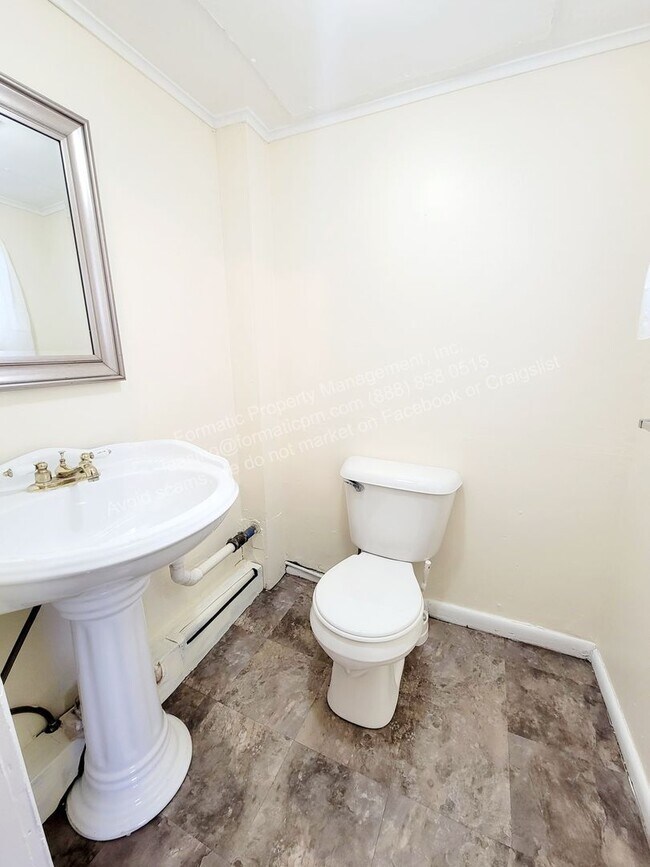 Building Photo - 377 S River St