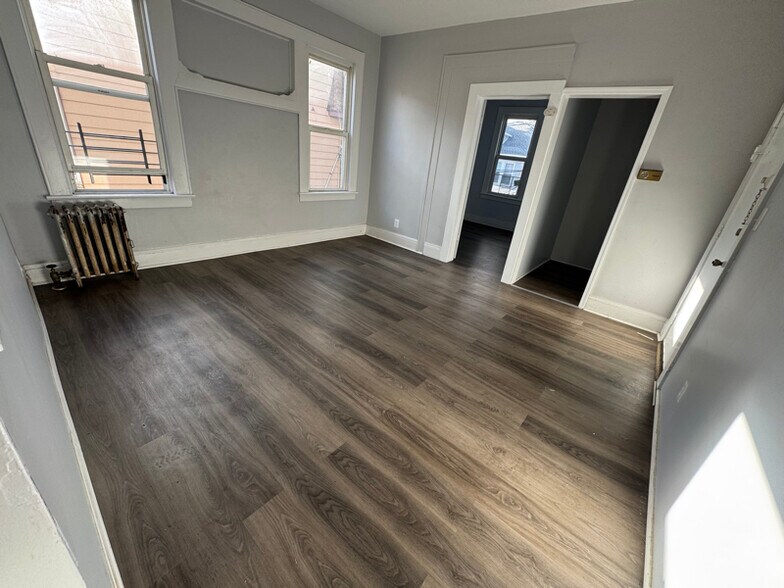 Building Photo - 21 Underwood St