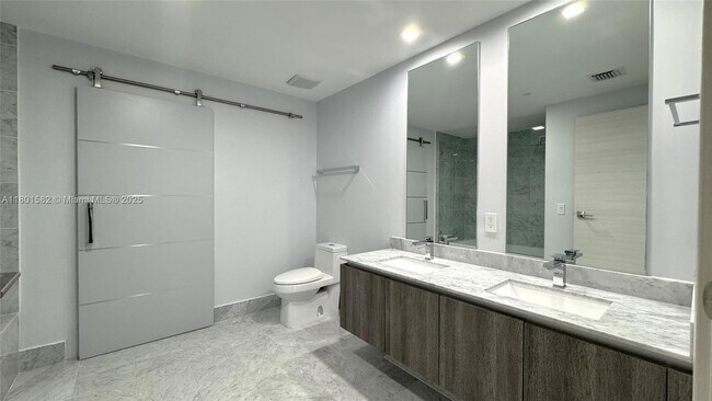 Building Photo - 801 S Miami Ave