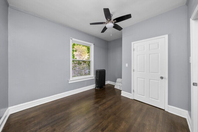 Building Photo - 7643 S Paxton Ave