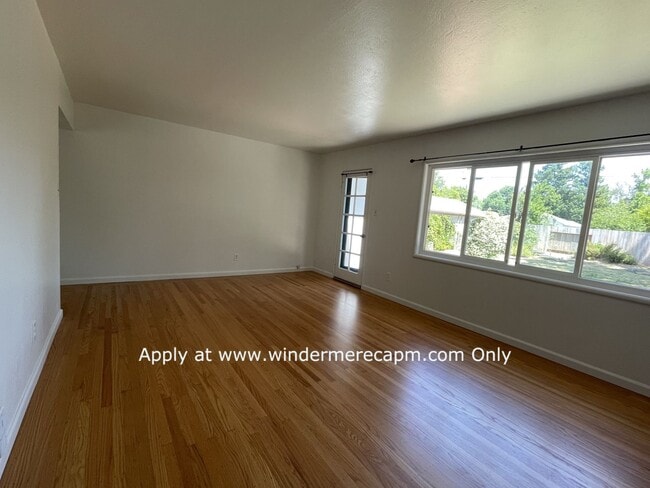 Building Photo - Fabulous Hollywood Park home 2BDRM 2BATH +...