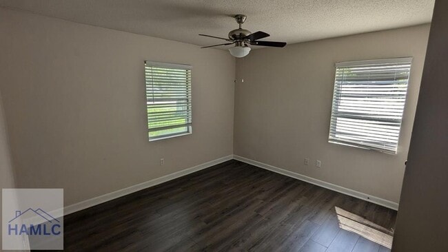 Building Photo - 820 Kelly Dr