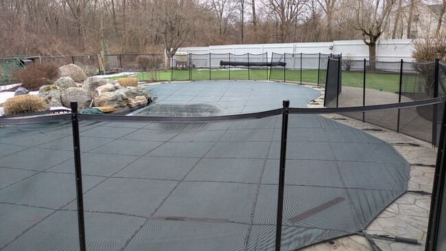 Building Photo - 421 Oakhill Ave