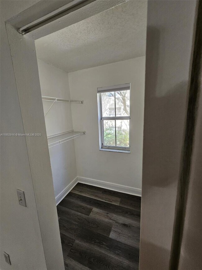 Building Photo - 2451 Centergate Dr