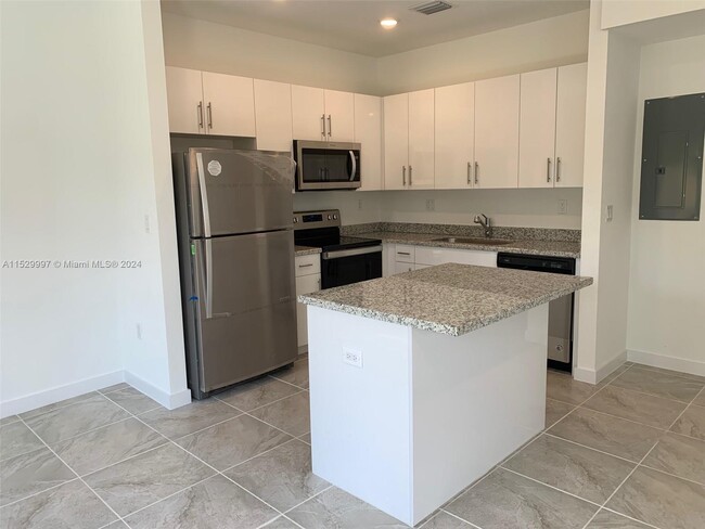 Building Photo - 25338 SW 135th Ave